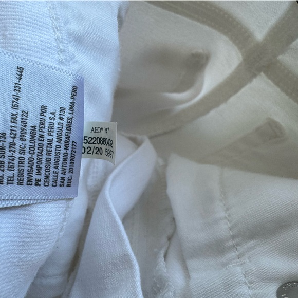 American Eagle Women’s white high rise shortie black distressed size 6 - Picture 6 of 8